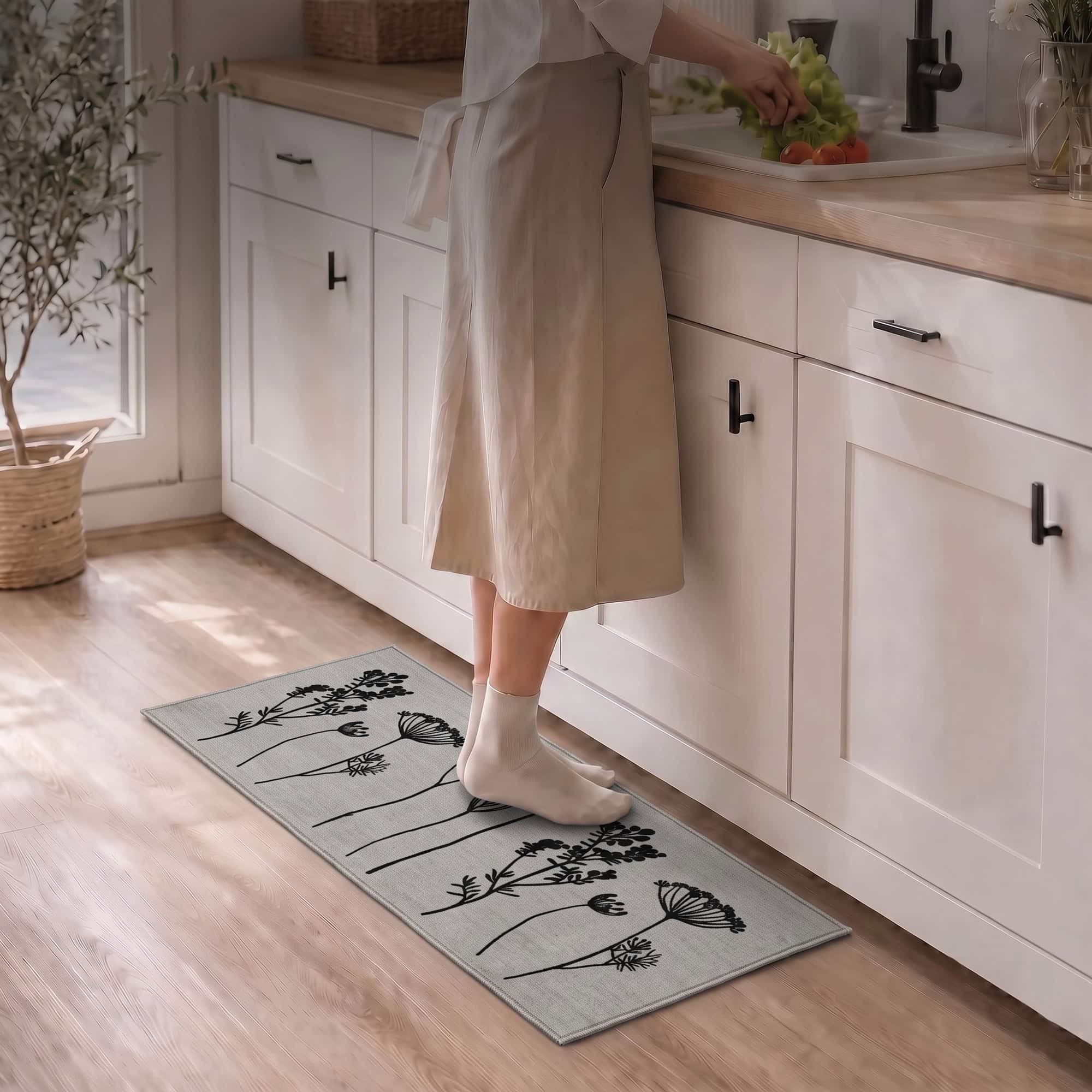 evideco-home-accessories-wildflowers-tapis-cuisine-48x20-gris-noir-effet-laine image 1