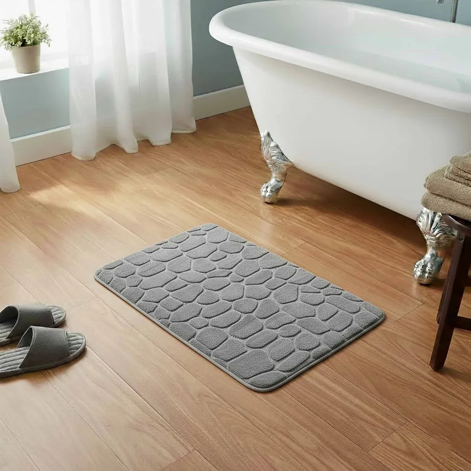 evideco-tapis-de-bain-m-moire-gris-clair-galets-32x20 image 1