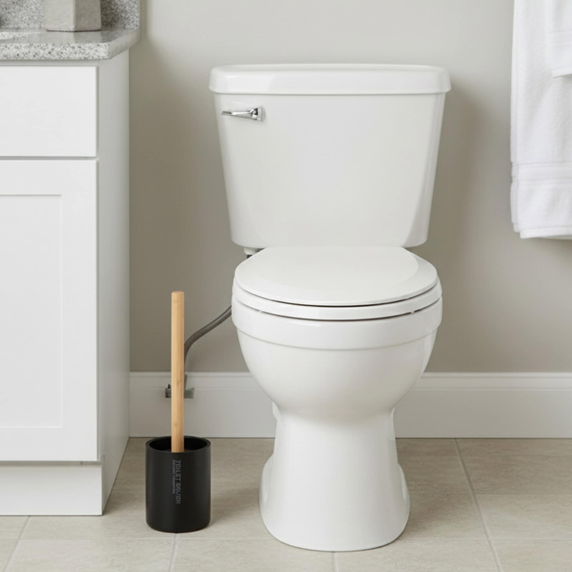 evideco-toilet-seats-brosse-wc-noire-mate-manche-bambou image 2