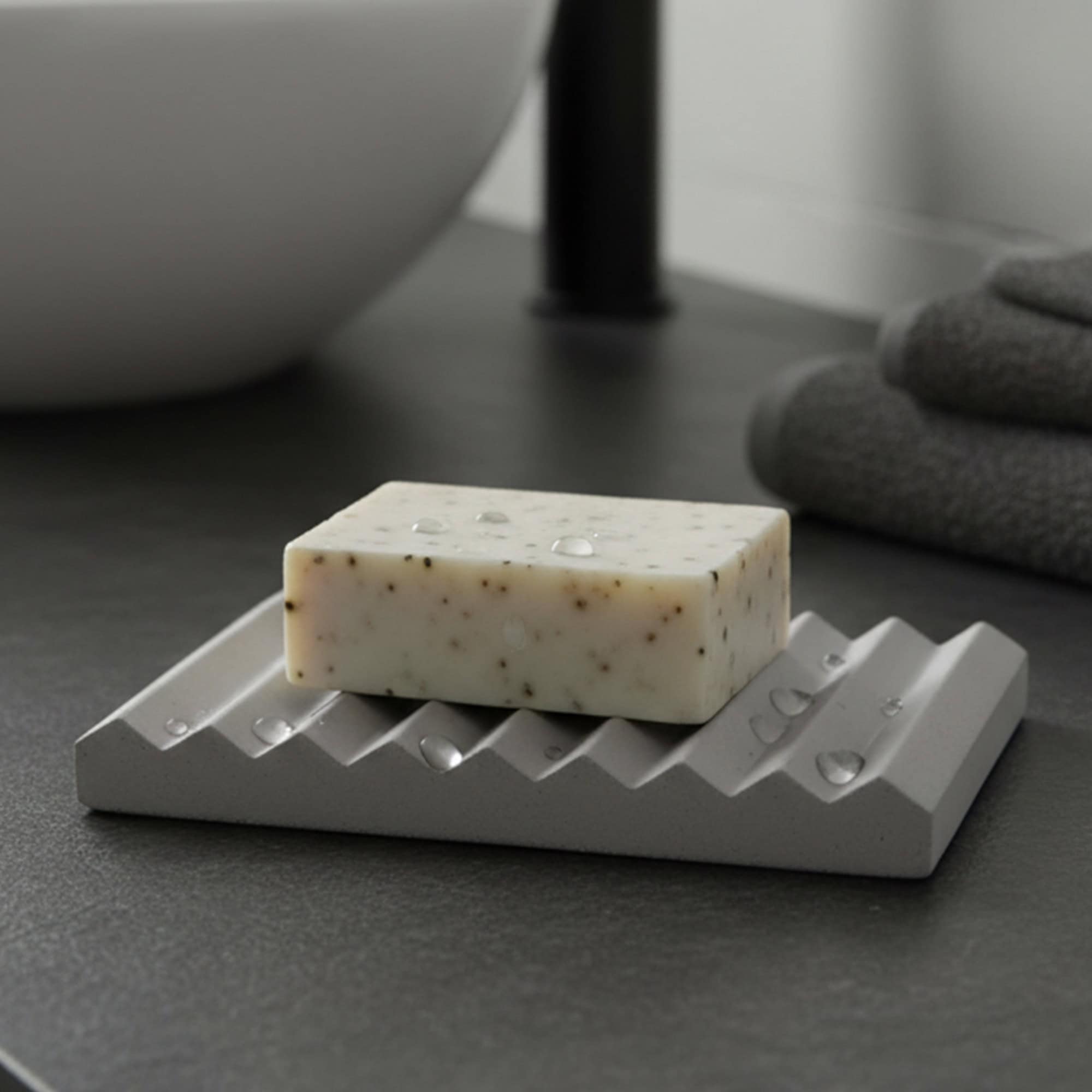 evideco-bathroom-accessories-porte-savon-ciment-gris-stri image 1