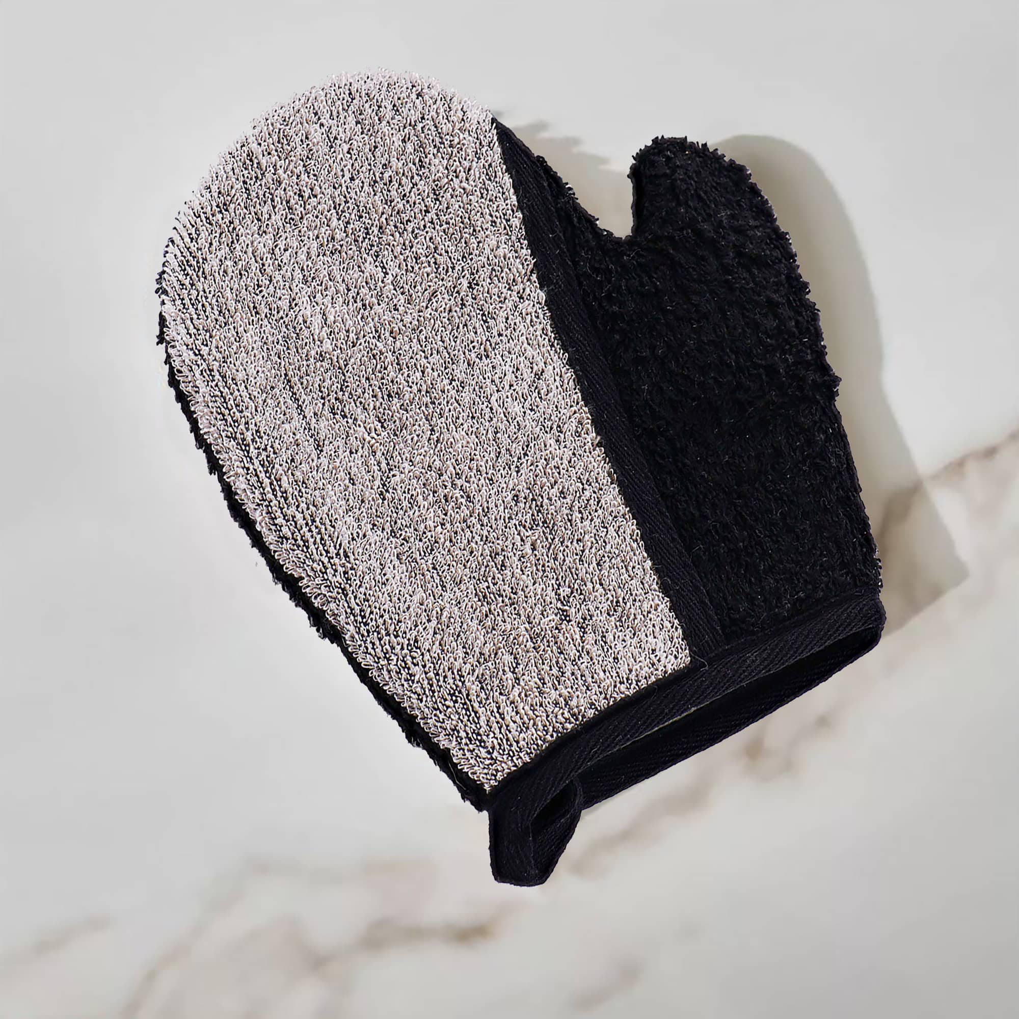evideco-spa-wellness-gant-exfoliant-corps-noir-taupe-ramie image 4